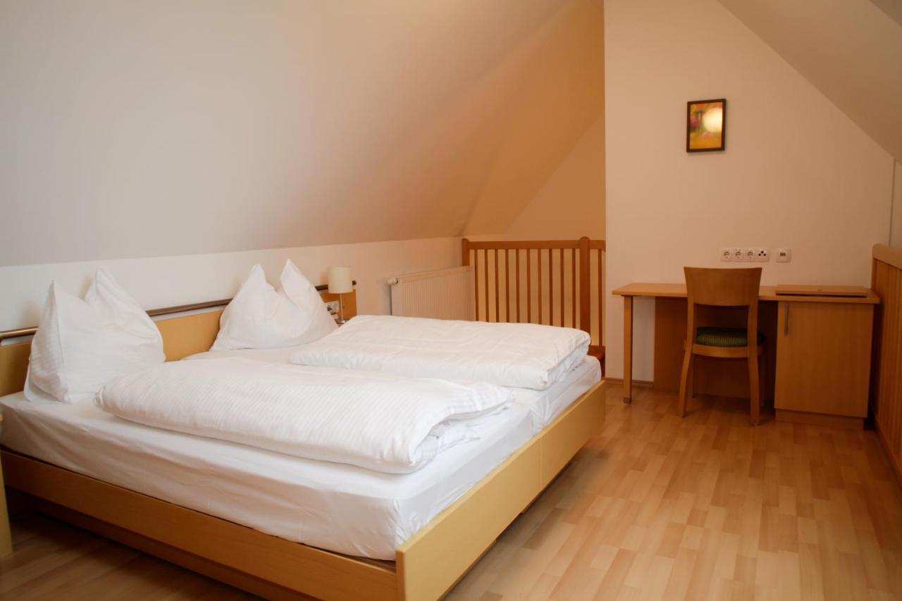 Raiffeisenhof Appartements Ehrenhausen Exterior foto